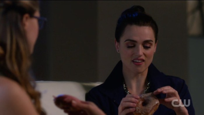 supergirl-212-donuts-2