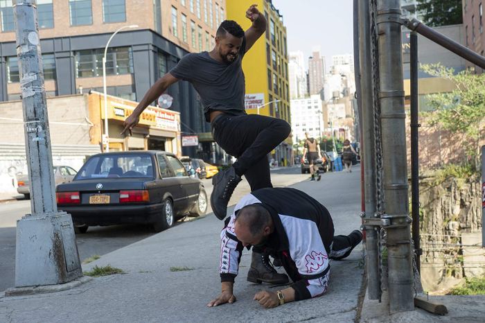 Malcolm_attacking_Gor