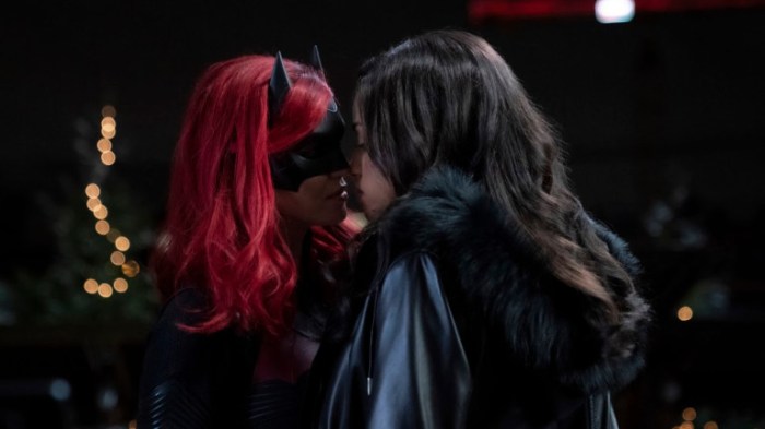 Batwoman-Episode-14-Grinning-from-Ear-to-Ear